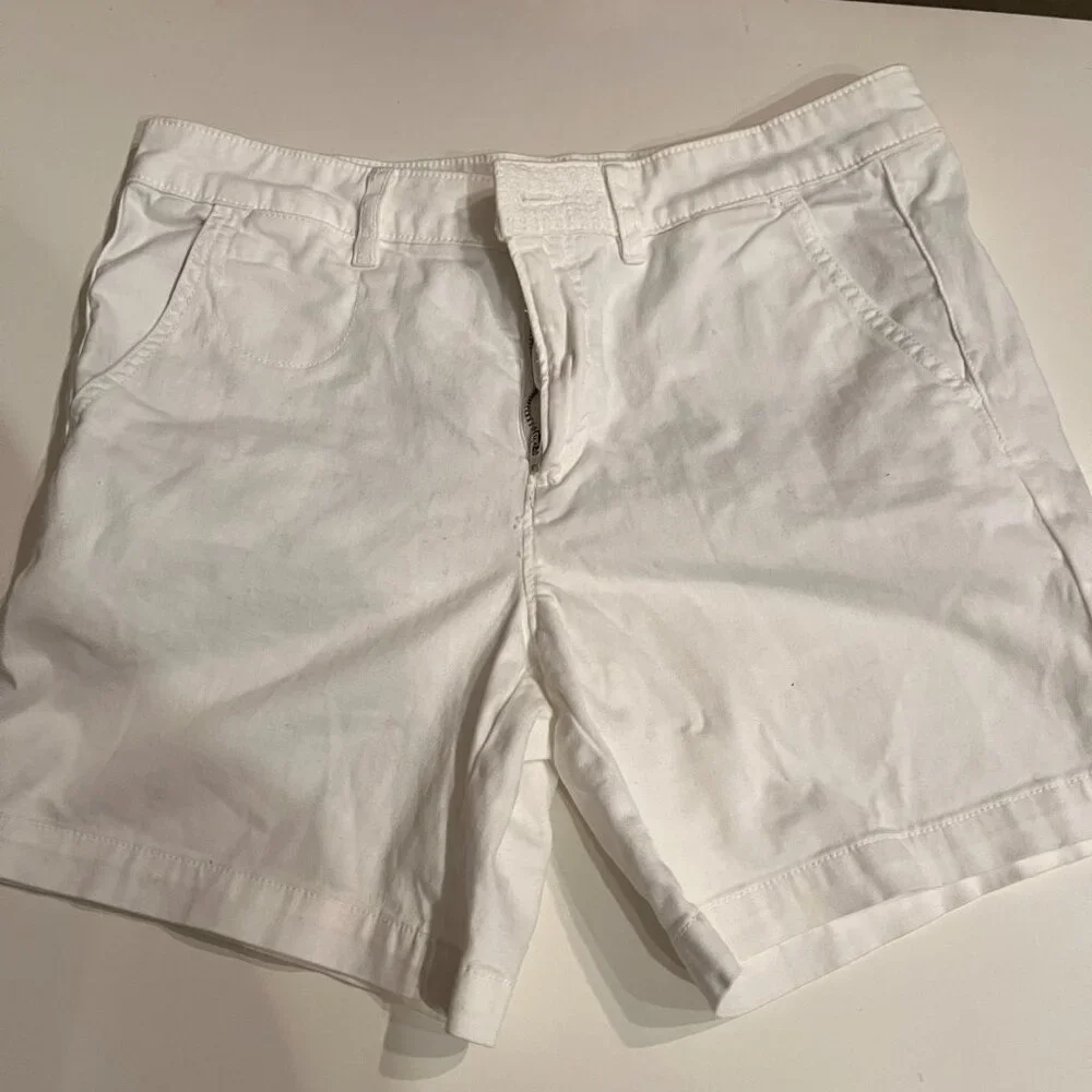 Anthropologie White‎ Chino Shorts Size 27 Relaxed Fit with Pockets 💗